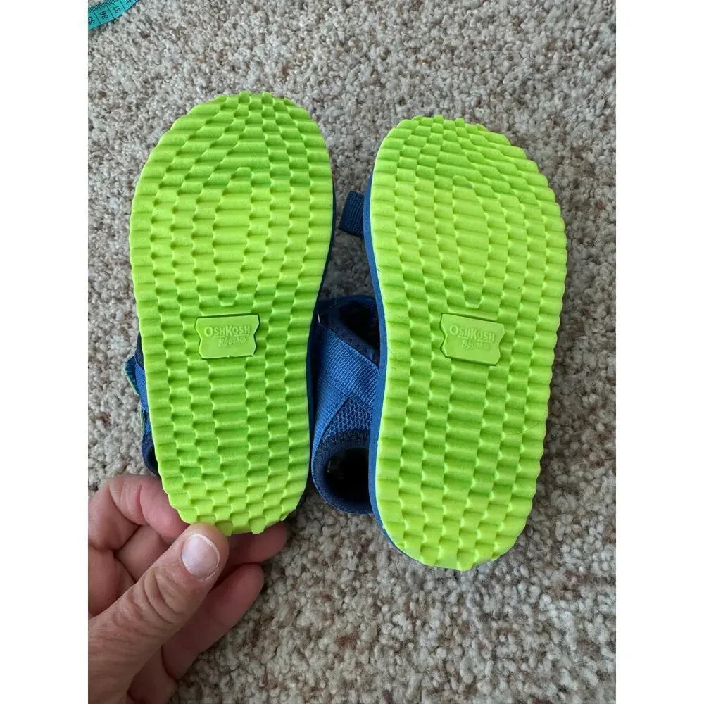 OSHKOSH B'GOSH shoes/Sandals Kids/Toddler/Boys shoes, size 9; Blue water/Beach